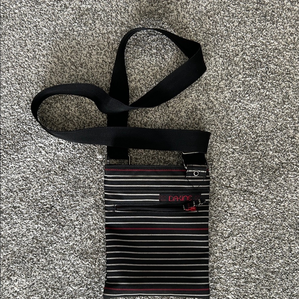 Dakine Men's Black and Gray Striped Messenger Bag